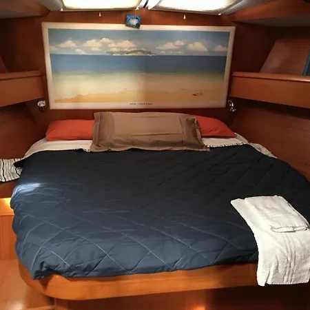 Botel Sailingboat
