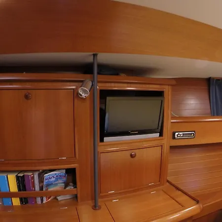Botel Sailingboat *