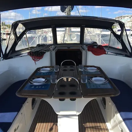 Sailingboat Botel Gozo