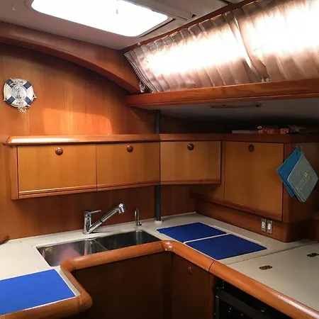 Botel Sailingboat *
