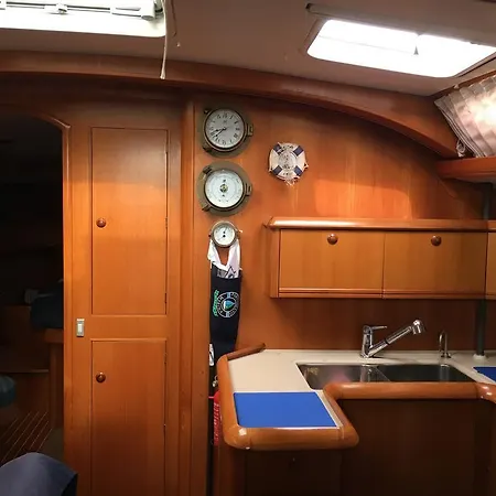 Sailingboat Botel Gozo