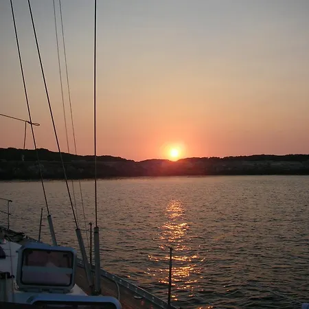 Botel Sailingboat *