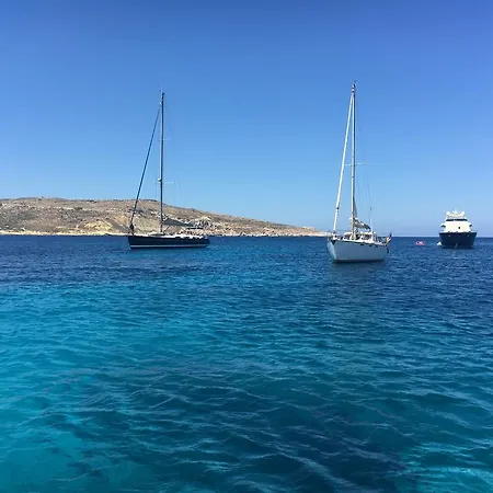 Botel Sailingboat Gozo
